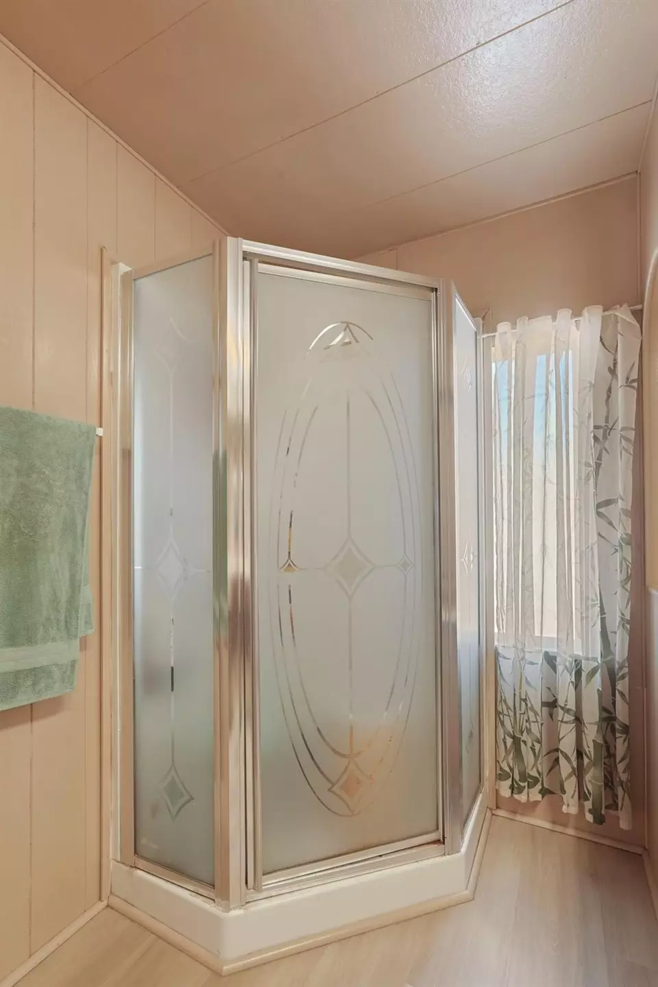 Bath - 130 Camino Real Dr, Lodi, CA 95240 photo 2 of 3