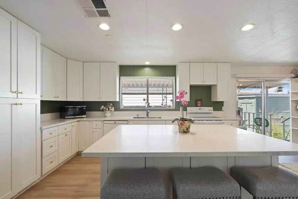 Kitchen - 130 Camino Real Dr, Lodi, CA 95240 photo 6 of 8