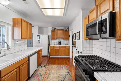 Kitchen - 411 Santa Barbara Ave, Modesto, CA 95354 photo 2 of 3