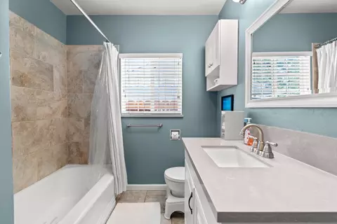 Bath - 411 Santa Barbara Ave, Modesto, CA 95354 photo 3 of 3