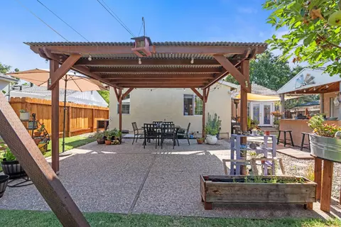 Exterior - 411 Santa Barbara Ave, Modesto, CA 95354 photo 9 of 11