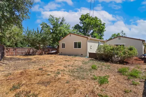 Exterior - 1629 Pacific Dr, Davis, CA 95616 photo 6 of 15