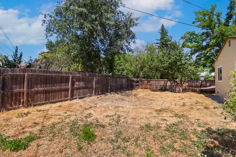 Exterior - 1629 Pacific Dr, Davis, CA 95616 photo 5 of 15