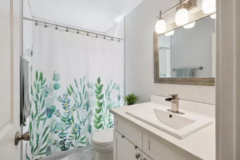Bath - 1629 Pacific Dr, Davis, CA 95616 photo 1 of 2