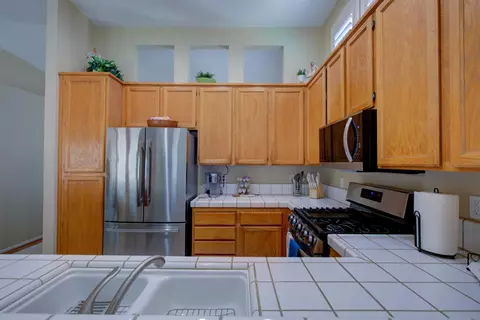 Kitchen - 4925 Wild Rose Dr, Salida, CA 95368 photo 4 of 6