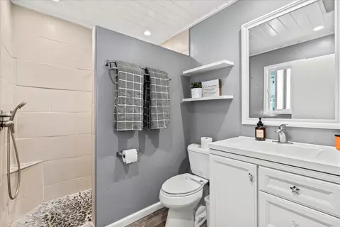 Bath - 608 Nome Ave, Modesto, CA 95350 photo 2 of 3