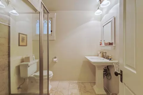 Bath - 19877 N Davis Rd, Lodi, CA 95242 photo 1 of 1