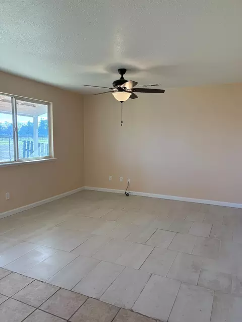 Living - 4654 Powerline Rd, Olivehurst, CA 95961 photo 1 of 2