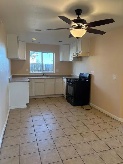 Kitchen - 4654 Powerline Rd, Olivehurst, CA 95961 photo 1 of 1