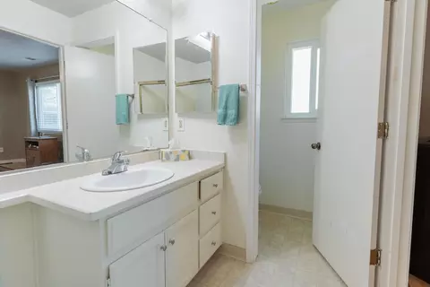 Bath - 1509 Prospect Ln, Modesto, CA 95355 photo 1 of 1