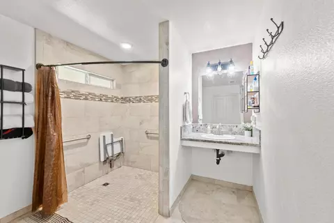Bath - 107 E St, Lincoln, CA 95648 photo 2 of 2