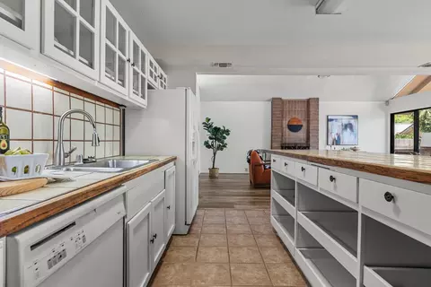 Kitchen - 4707 Eli Ct, Carmichael, CA 95608 photo 2 of 5