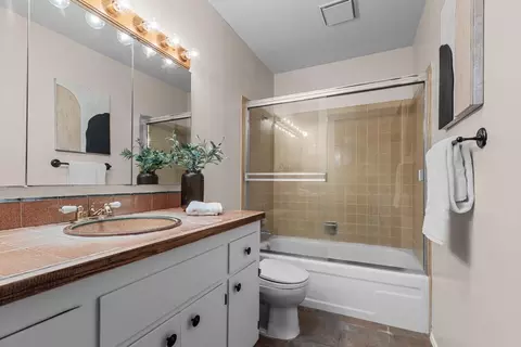 Bath - 4707 Eli Ct, Carmichael, CA 95608 photo 4 of 5