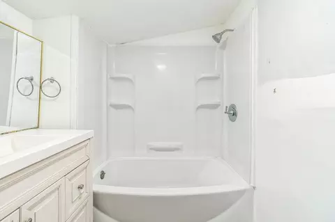 Bath - 28127 Mono, Madera, CA 93638 photo 3 of 3