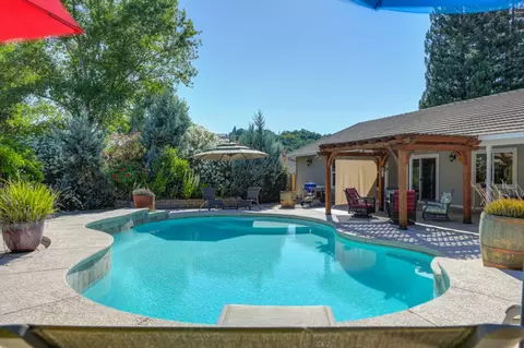 2421 Huckleberry Ln, Valley Springs, CA 95252