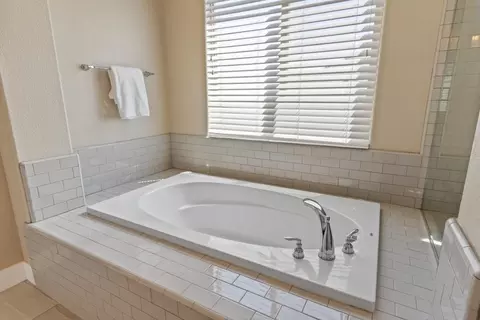 Bath - 981 Dusty Stone Loop, Rocklin, CA 95765 photo 5 of 11