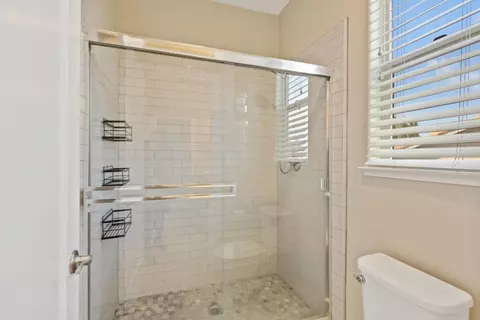 Bath - 981 Dusty Stone Loop, Rocklin, CA 95765 photo 7 of 11
