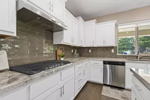 Kitchen - 981 Dusty Stone Loop, Rocklin, CA 95765 photo 6 of 6