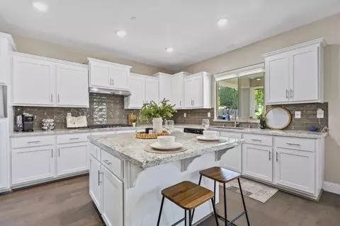 Kitchen - 981 Dusty Stone Loop, Rocklin, CA 95765 photo 3 of 6