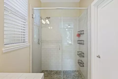 Bath - 981 Dusty Stone Loop, Rocklin, CA 95765 photo 3 of 11