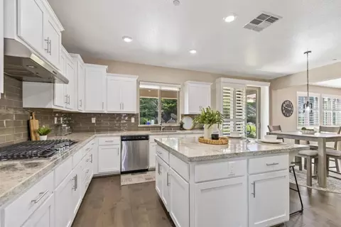 Kitchen - 981 Dusty Stone Loop, Rocklin, CA 95765 photo 5 of 6