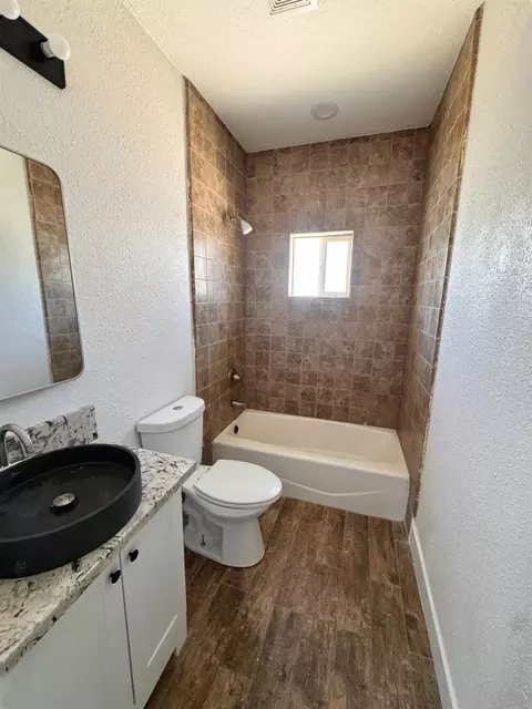 Bath - 2374 Birch St, Live Oak, CA 95953 photo 1 of 3