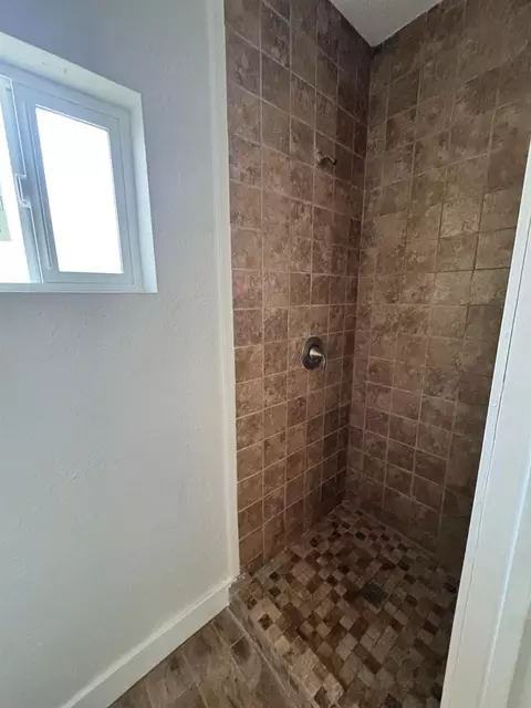 Bath - 2374 Birch St, Live Oak, CA 95953 photo 2 of 3