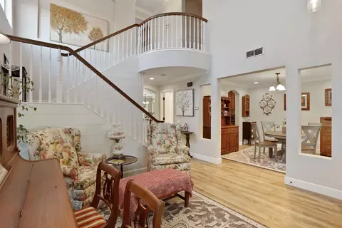 Entry Way - 494 Summerton Ln, Turlock, CA 95382 photo 2 of 8