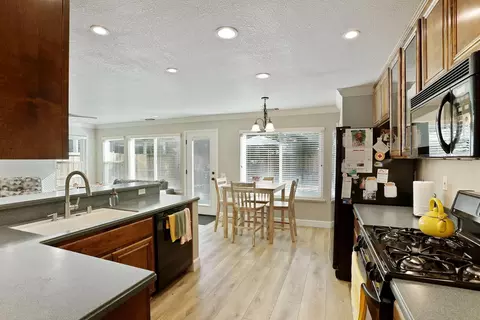 Kitchen - 494 Summerton Ln, Turlock, CA 95382 photo 5 of 8