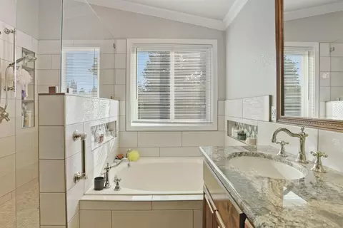 Bath - 494 Summerton Ln, Turlock, CA 95382 photo 6 of 7