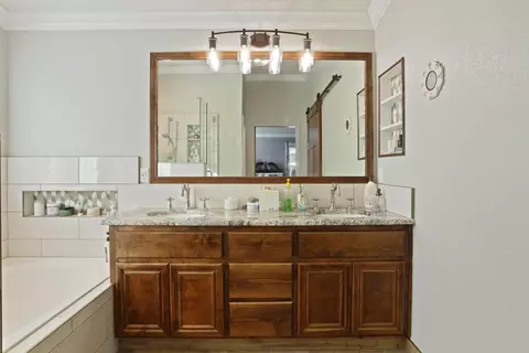 Bath - 494 Summerton Ln, Turlock, CA 95382 photo 7 of 7