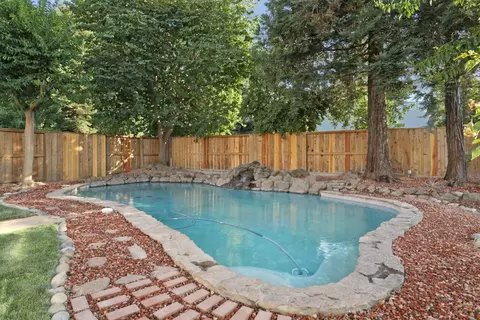 Exterior - 494 Summerton Ln, Turlock, CA 95382 photo 13 of 17