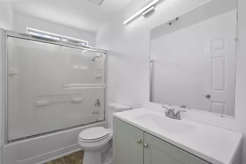 Bath - 572 Moray Way, Patterson, CA 95363 photo 3 of 3