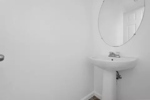 Bath - 572 Moray Way, Patterson, CA 95363 photo 1 of 3