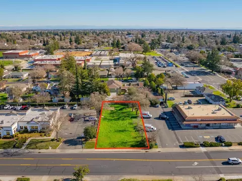 8869 Williamson Dr, Elk Grove, CA 95624