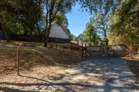 Exterior - 7181 Nutmeg Ln, Placerville, CA 95667 photo 13 of 15