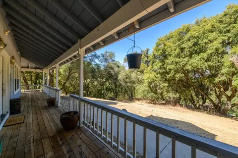 Exterior - 7181 Nutmeg Ln, Placerville, CA 95667 photo 4 of 15