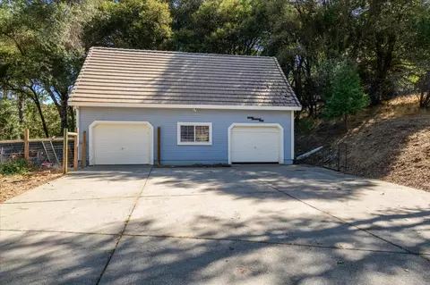 Exterior - 7181 Nutmeg Ln, Placerville, CA 95667 photo 7 of 15