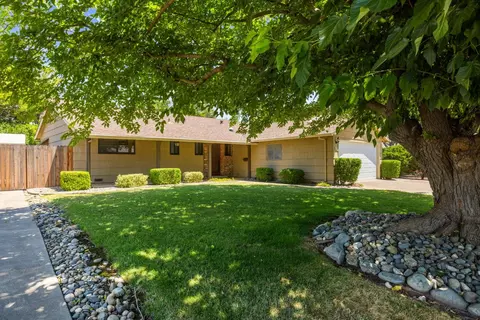 3832 Ballard Dr, Carmichael, CA 95608 photo 4