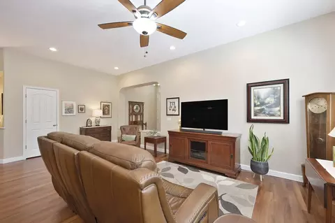 1069 Brock Cir, Folsom, CA 95630 photo 9