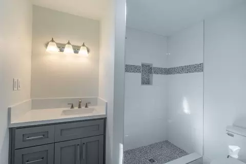Bath - 4112 Anna Ave, Keyes, CA 95328 photo 3 of 4