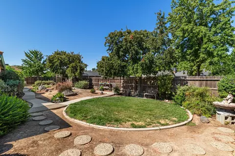 Exterior - 1009 Zinfandel Pl, Modesto, CA 95351 photo 9 of 15
