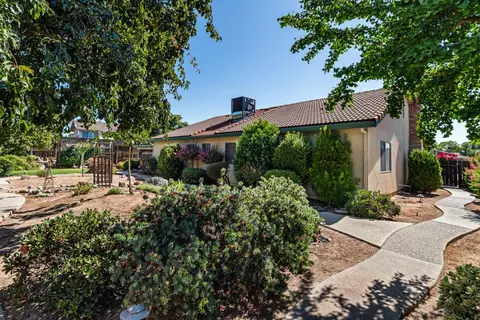 Exterior - 1009 Zinfandel Pl, Modesto, CA 95351 photo 13 of 15