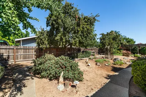 Exterior - 1009 Zinfandel Pl, Modesto, CA 95351 photo 14 of 15