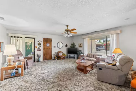Living - 1009 Zinfandel Pl, Modesto, CA 95351 photo 4 of 6