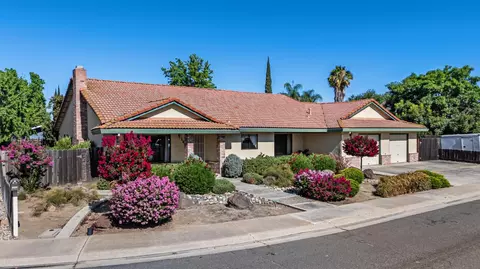 Exterior - 1009 Zinfandel Pl, Modesto, CA 95351 photo 2 of 15