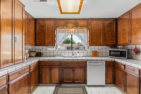 Kitchen - 1009 Zinfandel Pl, Modesto, CA 95351 photo 2 of 4