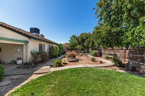 Exterior - 1009 Zinfandel Pl, Modesto, CA 95351 photo 11 of 15