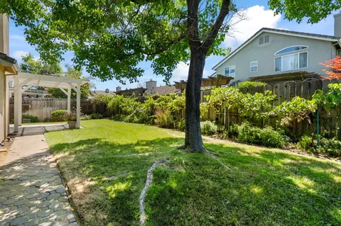 Exterior - 2578 Knobcone Ln, Lodi, CA 95242 photo 7 of 8