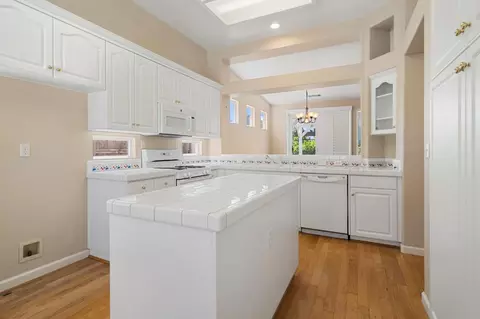 Kitchen - 2578 Knobcone Ln, Lodi, CA 95242 photo 6 of 8